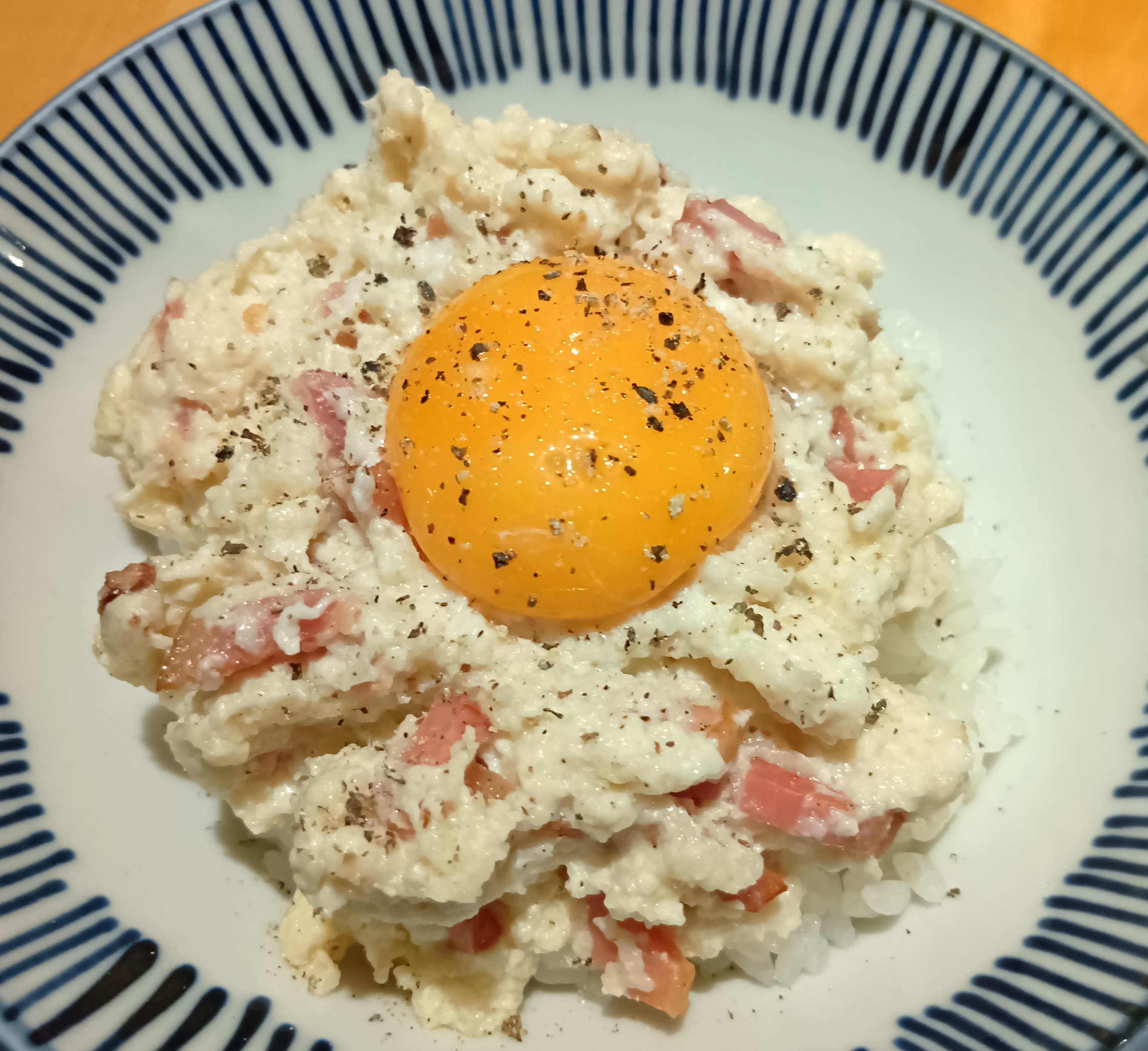 大和とろろのカルボ丼