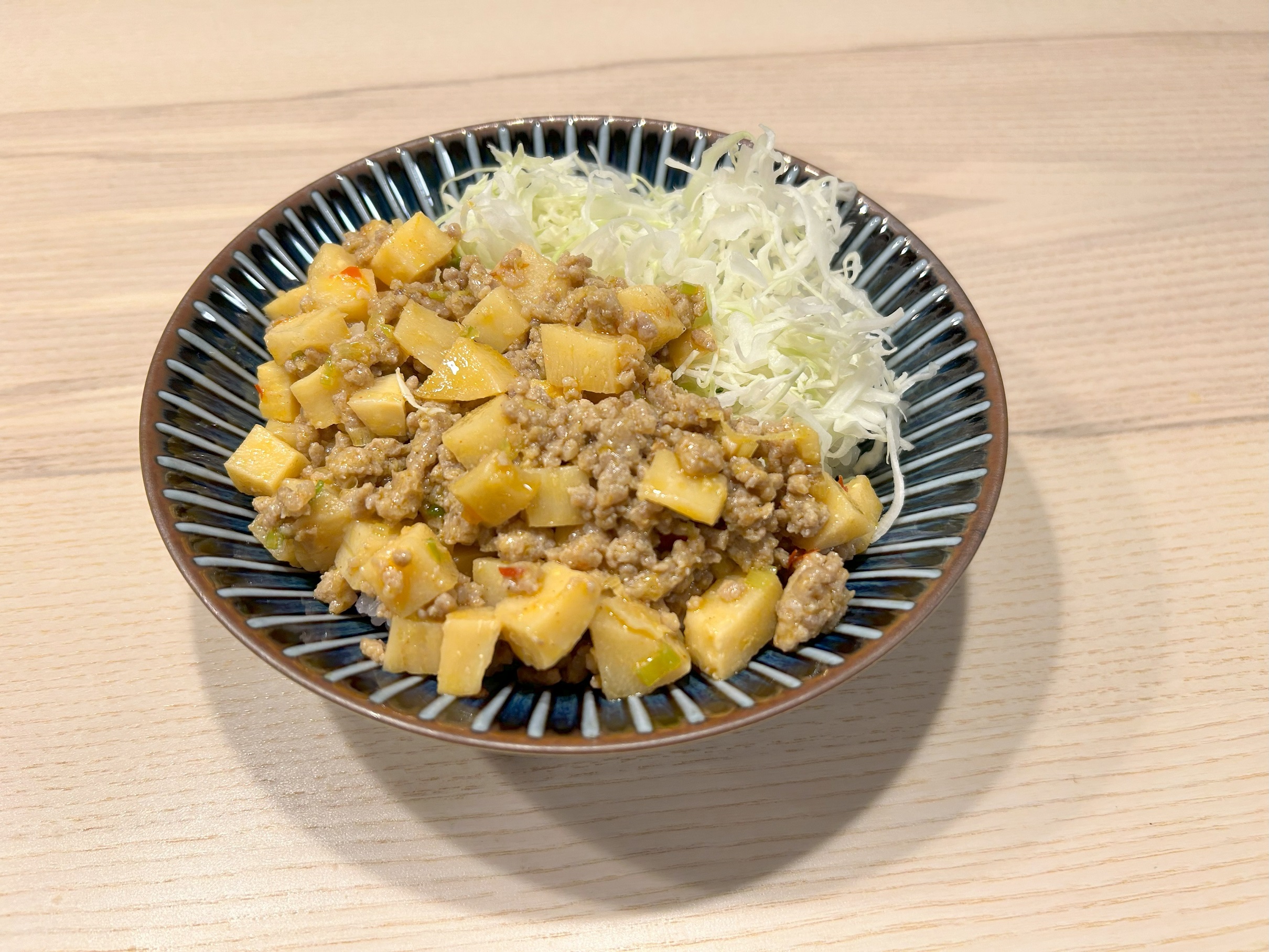 たけのことひき肉の旨辛味噌炒め丼